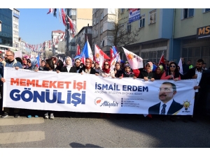 Ataşehir’de İsmail Erdem’in Sevgi Yürüyüşü’ne Binlerce Ataşehirli Katıldı