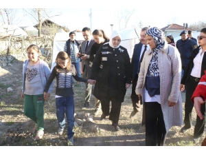 Bakan Selçuk Deprem Bölgesinde
