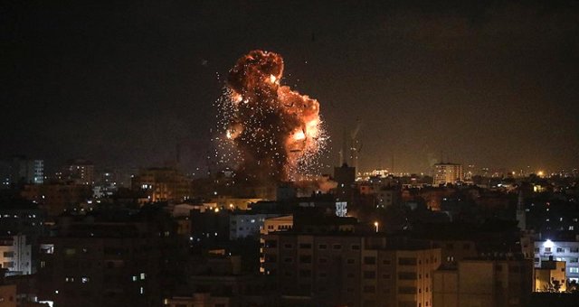 İsrail, Gazze'deki Hamas Hedeflerini Vuruyor