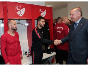 Cumhurbaşkanı Erdoğan, A Milli Takım’ı Tebrik Etti