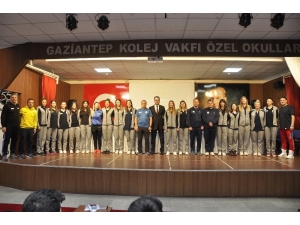 Gkv’liler Merinos’un Şampiyon Bayan Voleybol Takımını Ağırladı