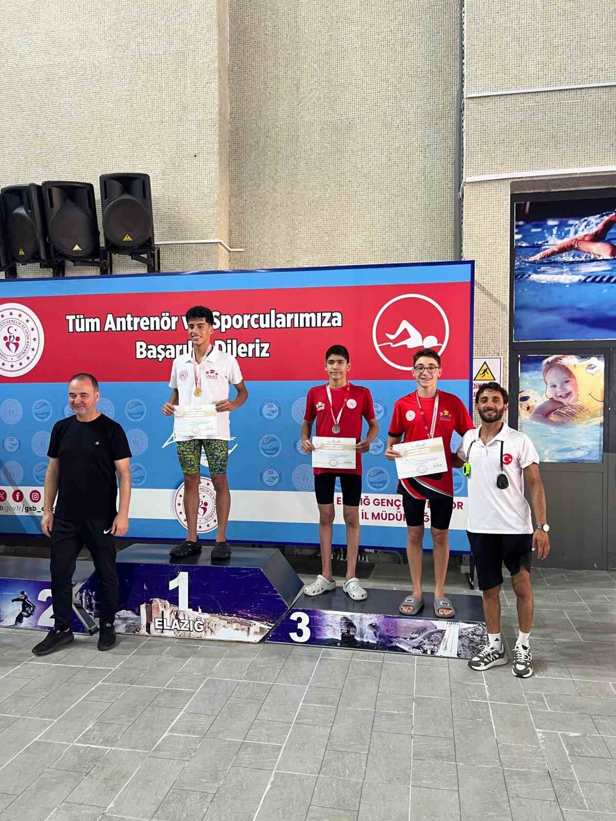 aydinli-yuzuculerden-turkiye-sampiyonasi-nda-cifte-basari