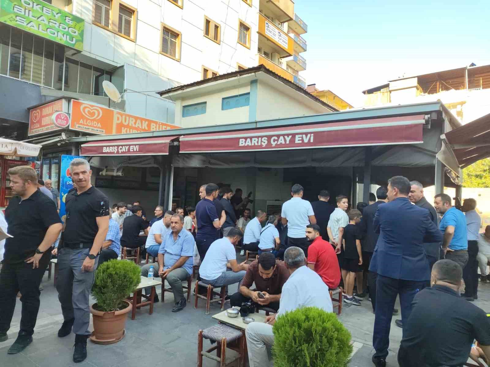 bakan-tekin-batman-da-cayevinde-vatandaslarla-bir-araya-geldi