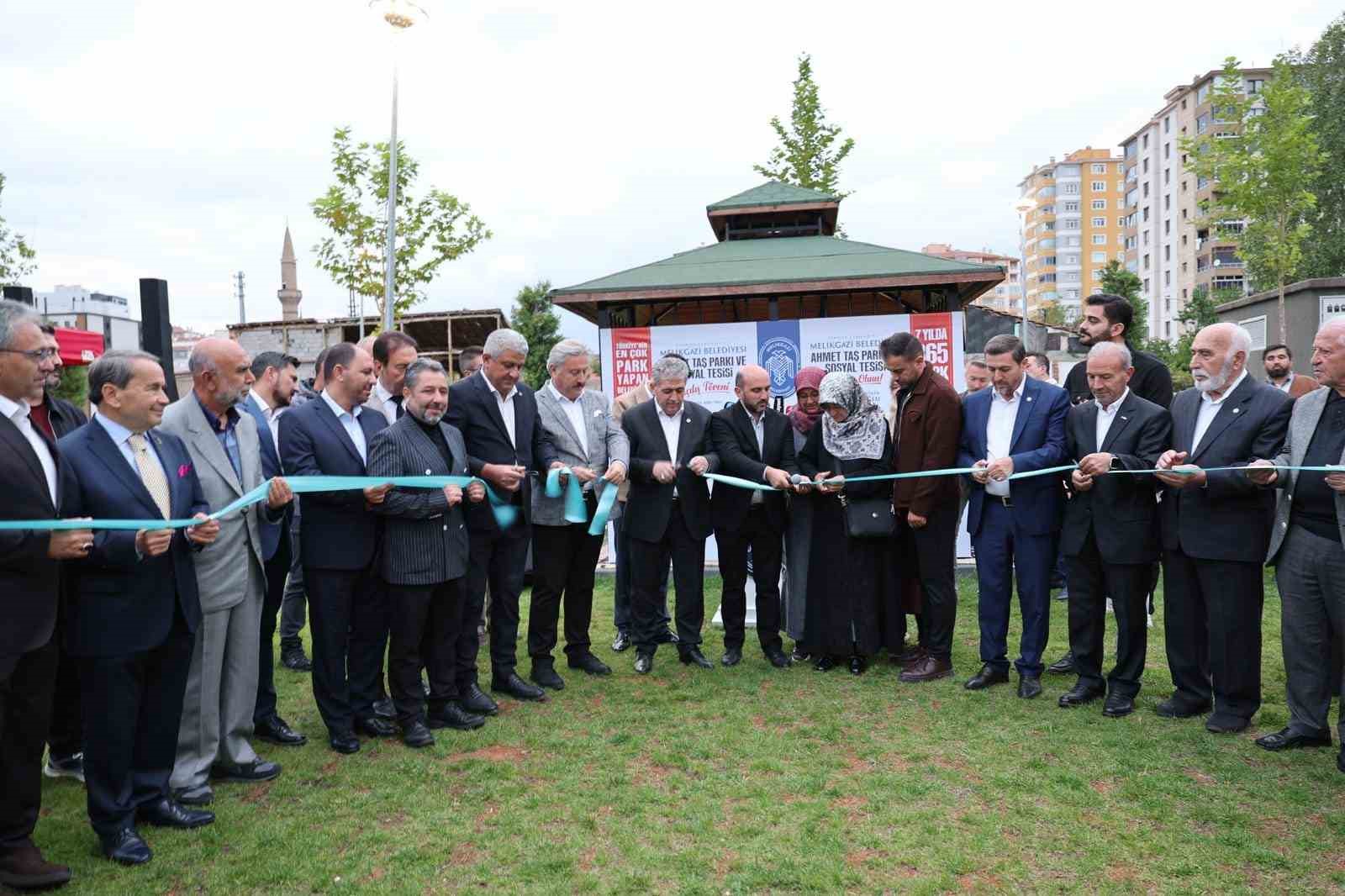 ahmet-tas-parki-ve-sosyal-tesisi-hizmete-acildi