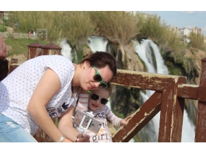 Düden Kıyı Şelalesi’ne Turist Yoğunluğu