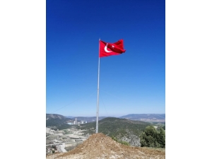 Vezirhan’da 20 Metrelik Türk Bayrağı Her Yerden Gözükecek