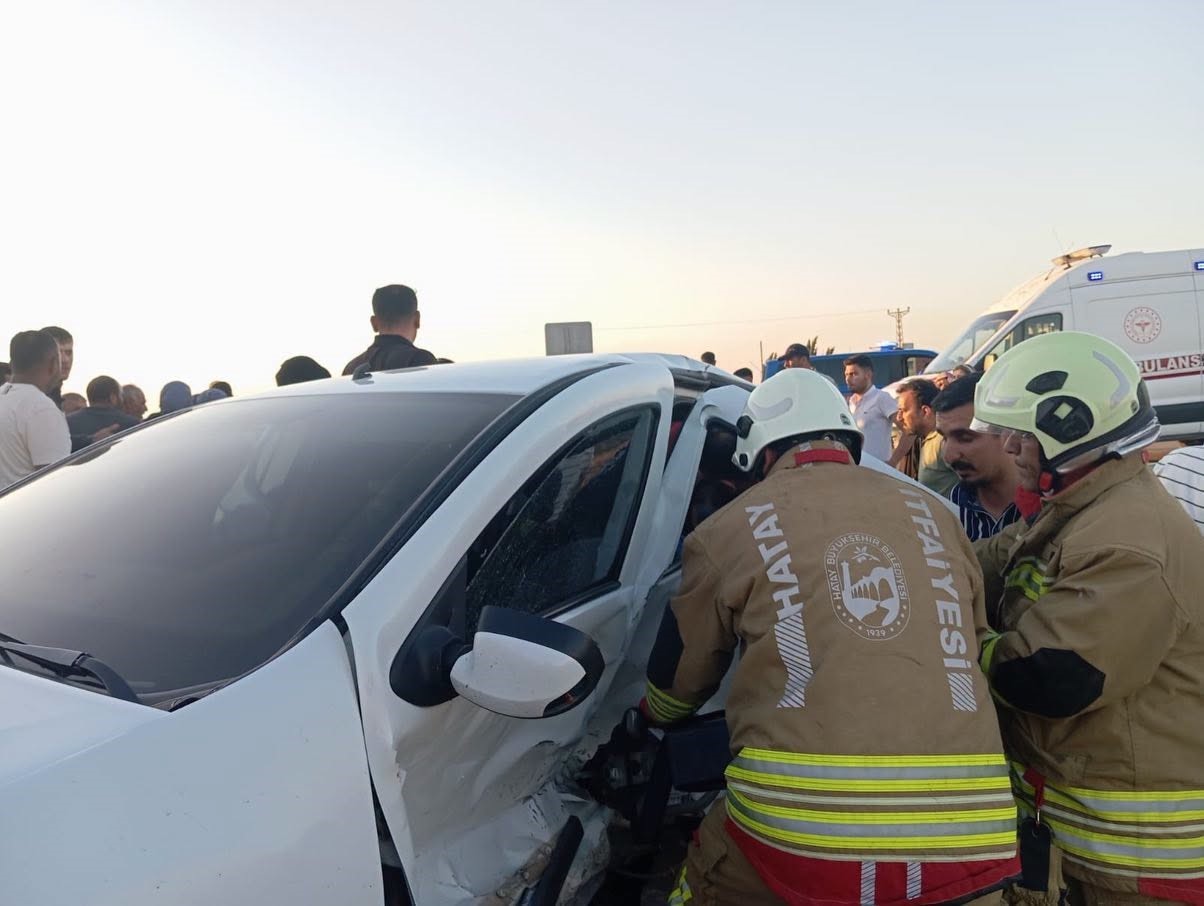 kumlu-da-trafik-kazasi-4-yarali