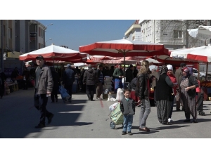 Vatandaş Ve Esnaf Yeni Pazar Yerinden Memnun