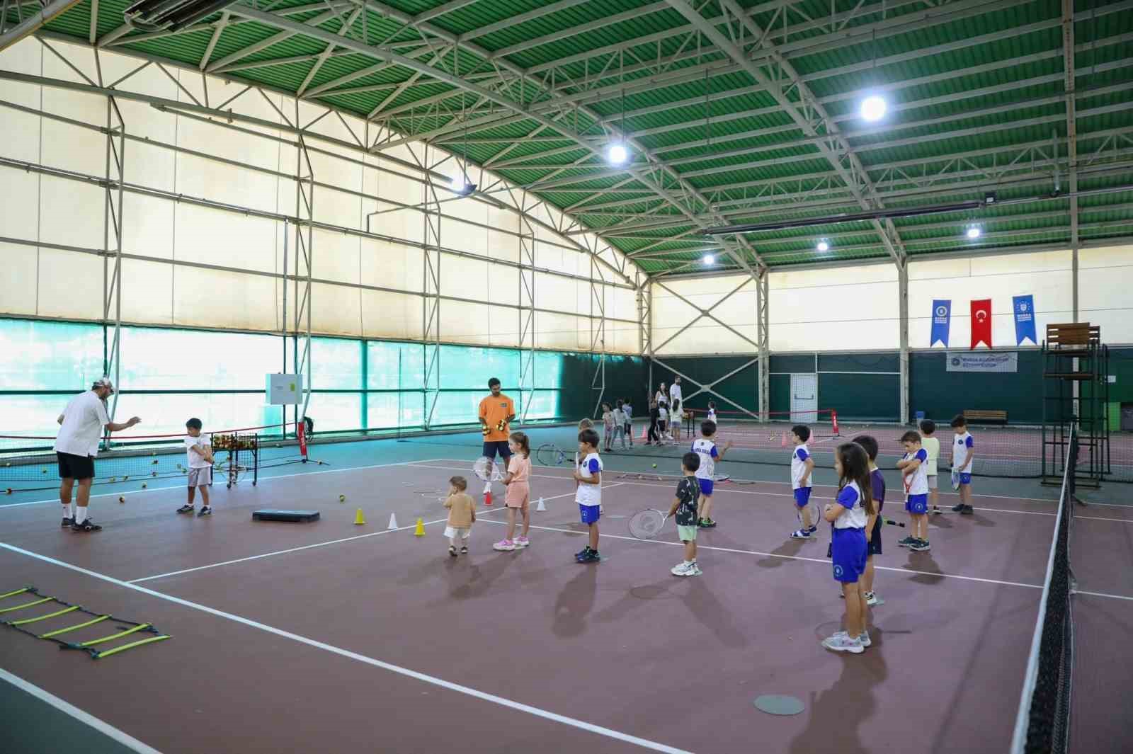 buyuksehir-yaz-spor-okullari-ilk-donemini-tamamladi