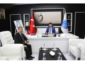 Yazar Metin Mercimek Rektörümüz Karacoşkun’u Ziyaret Etti