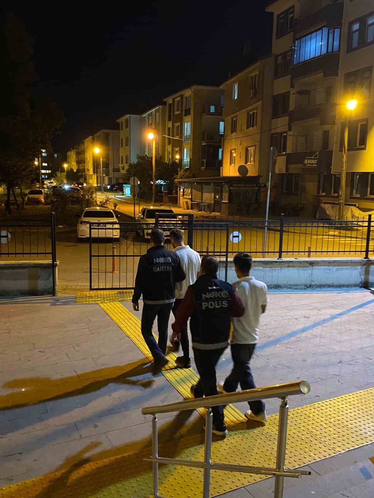 bartin-da-uyusturucu-operasyonu-8-gozalti