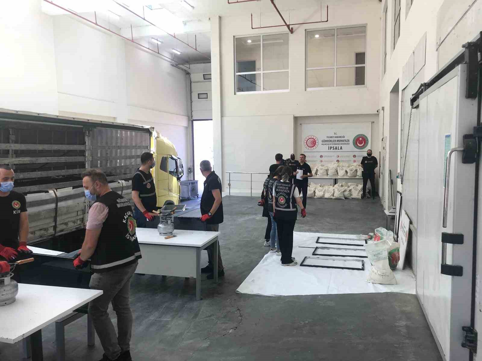 edirne-de-tirda-1-5-ton-uyusturucu-ele-gecirildi