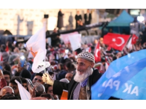 Cumhurbaşkanı Erdoğan: ’’Siyaset Beyaz Kefen Giyenlerin İşidir’’