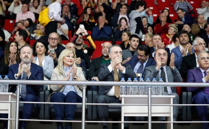 Galatasaray Taraftarından Mustafa Cengiz'e Destek!