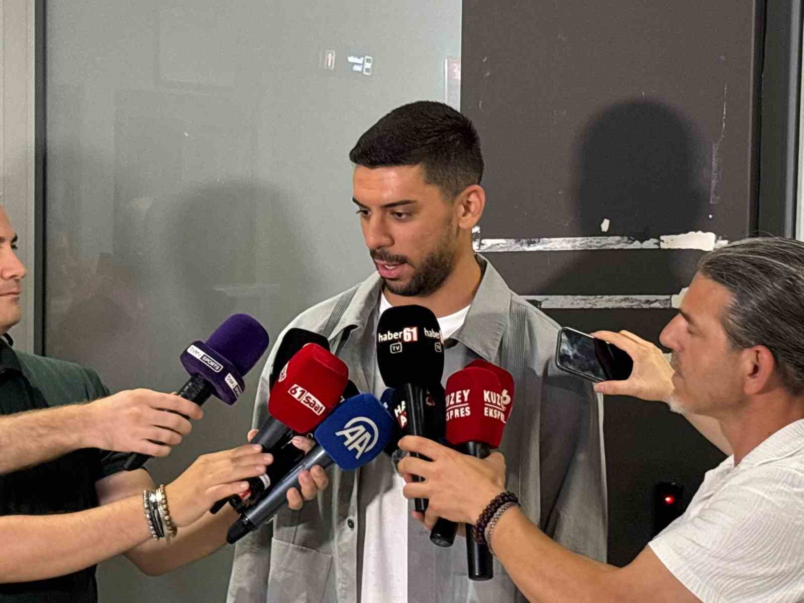 cenk-ozkacar-boylesine-bir-futbol-kulturunun-parcasi-olmak-gurur-verici