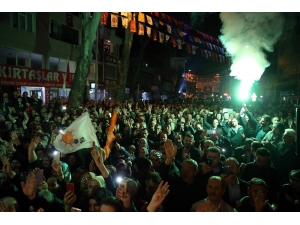 İnegöl Alinur Aktaş’ı Bağrına Bastı: "Bir Kere Bile Fuara Gelmeyenler ‘Mobilyayı Marka Yapacağız’ Diyor”