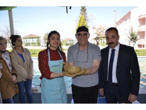 Çömlek Ustası Gençlerle Bir Araya Geldi