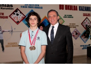 İhlas Koleji Öğrencisinden Üç Türkiye Şampiyonluğu