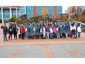 Türk Ve Suriyeli Ortaokul Öğrencilerine Üniversite Tanıtıldı