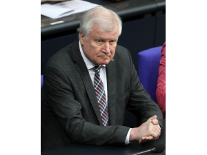 Alman İçişleri Bakanı: “İslamcıların 14 Yaş Altı Çocukları Da İzlemeye Alınmalı”