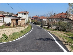 Geyve’de 3 Mahalleye Sıcak Asfalt