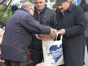 Aliağa’da 50 Bin Adet Çevre Dostu Bez Çanta Dağıtıldı