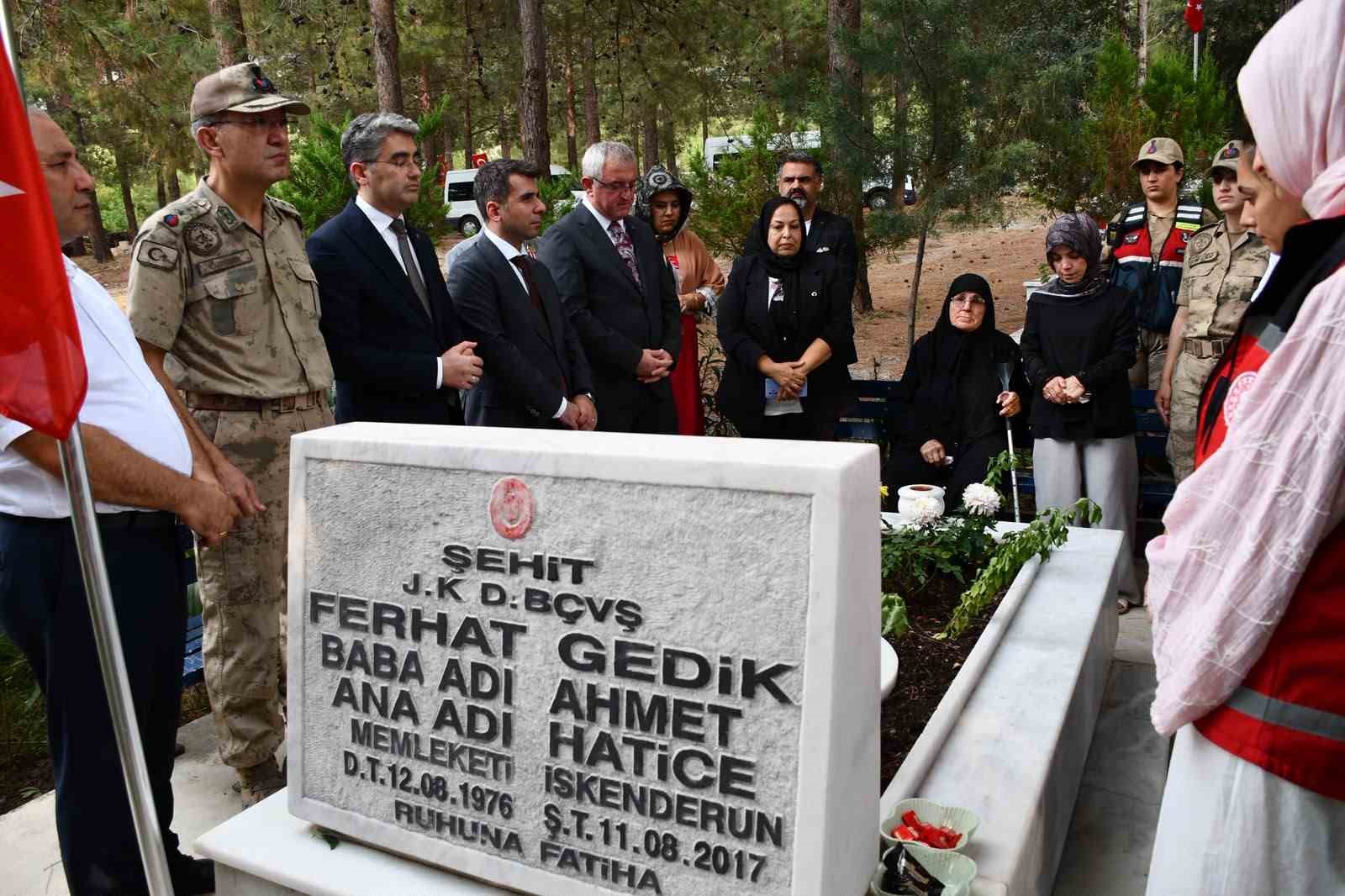 sehit-bascavus-ferhat-gedik-mezari-basinda-anildi