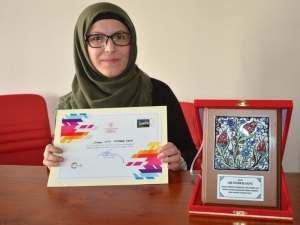 Kitap Okuyarak Kanseri Yendi, ’Sıra Dışı Okur’ Seçildi