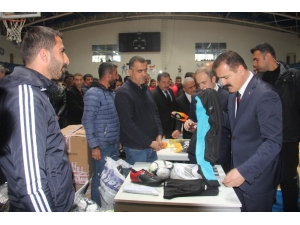 Hakkari’de 35 Spor Kulübüne Malzeme Desteği