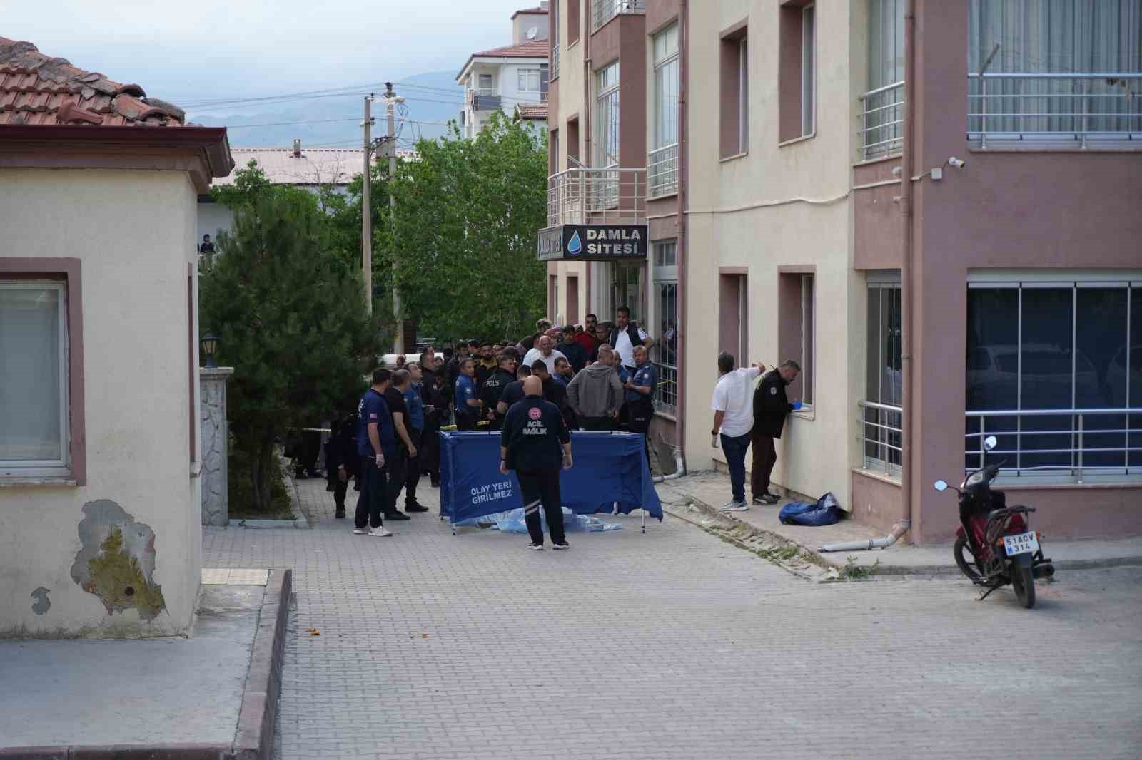 nigde-de-10-kattan-dusen-genc-hayatini-kaybetti