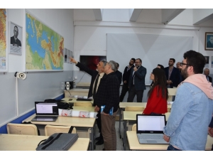 Rektör Bilgiç, Fen-edebiyat Fakültesi’nde