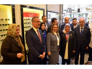 Bakan Pekcan, Cumhur İttifakı’nın Adayı İçin Oy İstedi