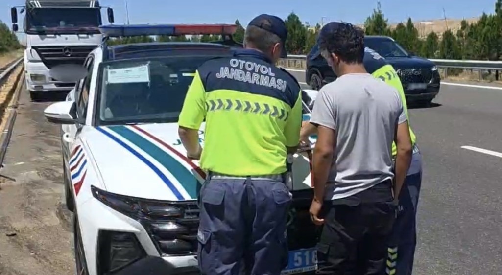 otoyolda-plaka-gizleyerek-seyreden-araca-140-bin-tl-ceza
