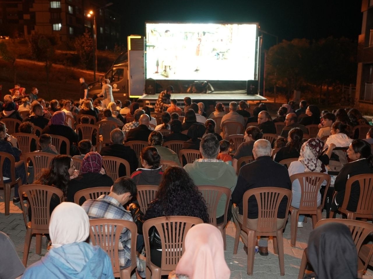 denizli-de-koyumde-sinema-gunleri-ile-nostalji-ruzgari-suruyor