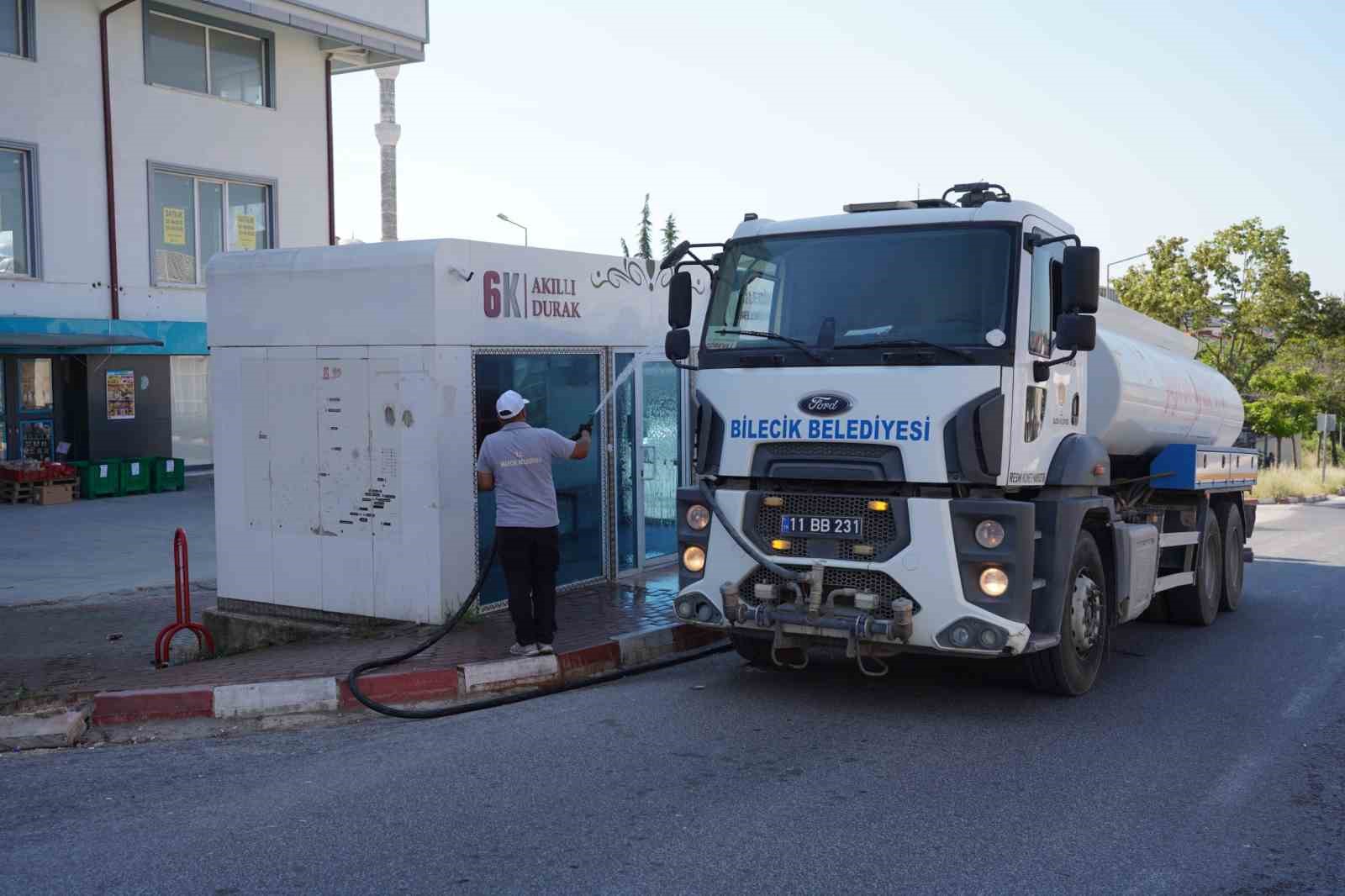 duraklarda-temizlik-ve-yikama-calismasi-yapildi
