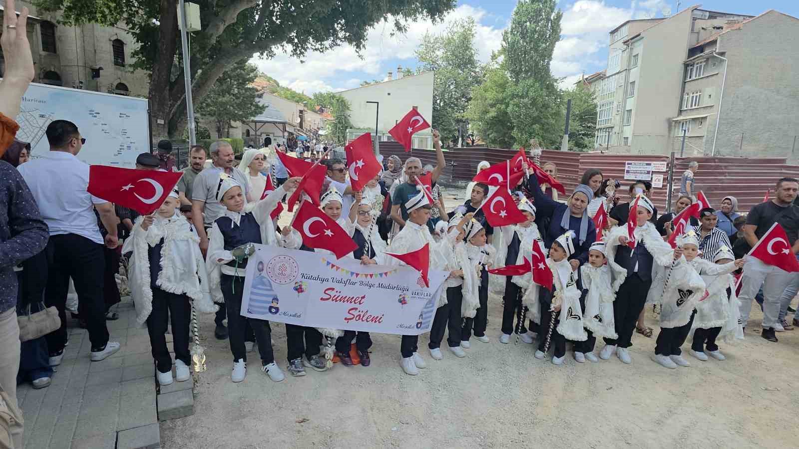 kutahya-da-27-cocuk-icin-vakif-gelenegiyle-sunnet-soleni-duzenlendi