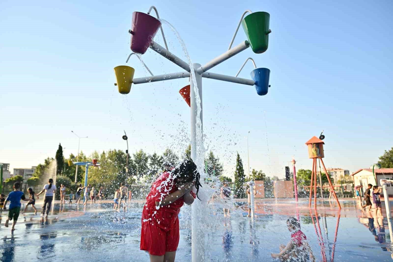 manisa-da-cocuklara-serinleten-karne-hediyesi