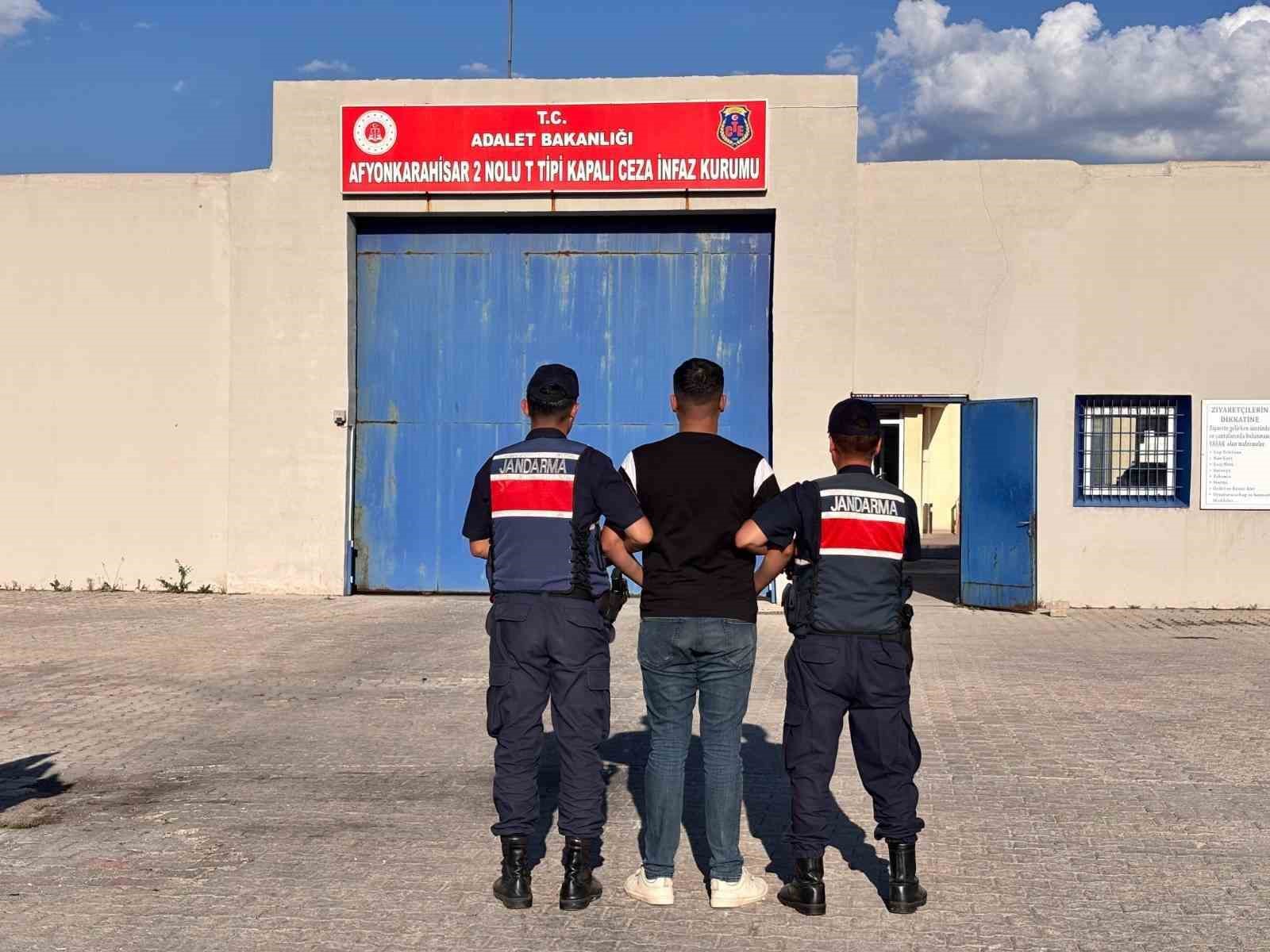 jandarma-cesitli-suclardan-aranan-35-kisiyi-yakaladi