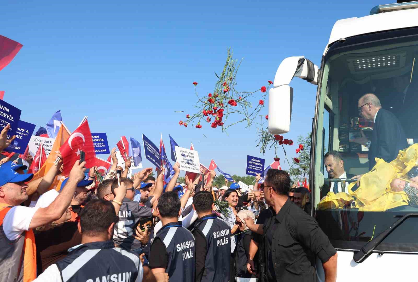cumhurbaskani-erdogan-a-sevgi-seli