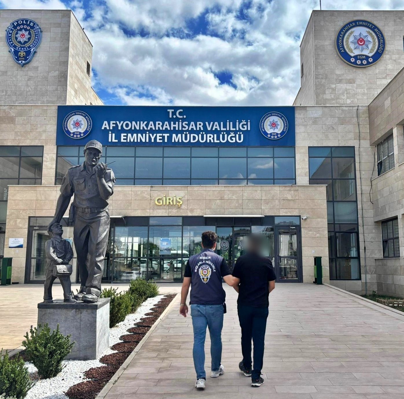 cocuk-mustehcenligi-sucundan-aranan-sahsi-polis-yakaladi