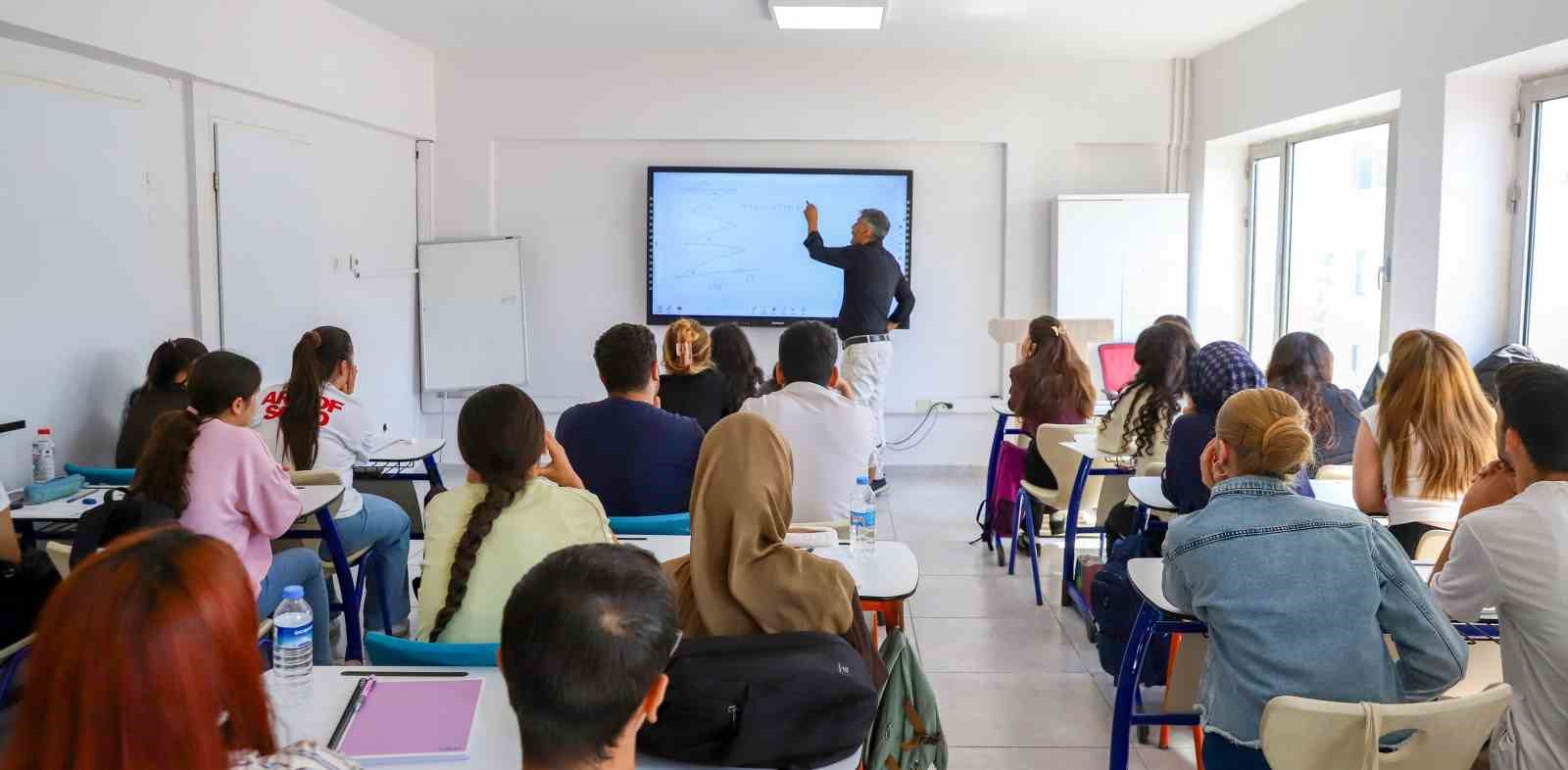akademilerde-yeni-egitim-donemi-basladi