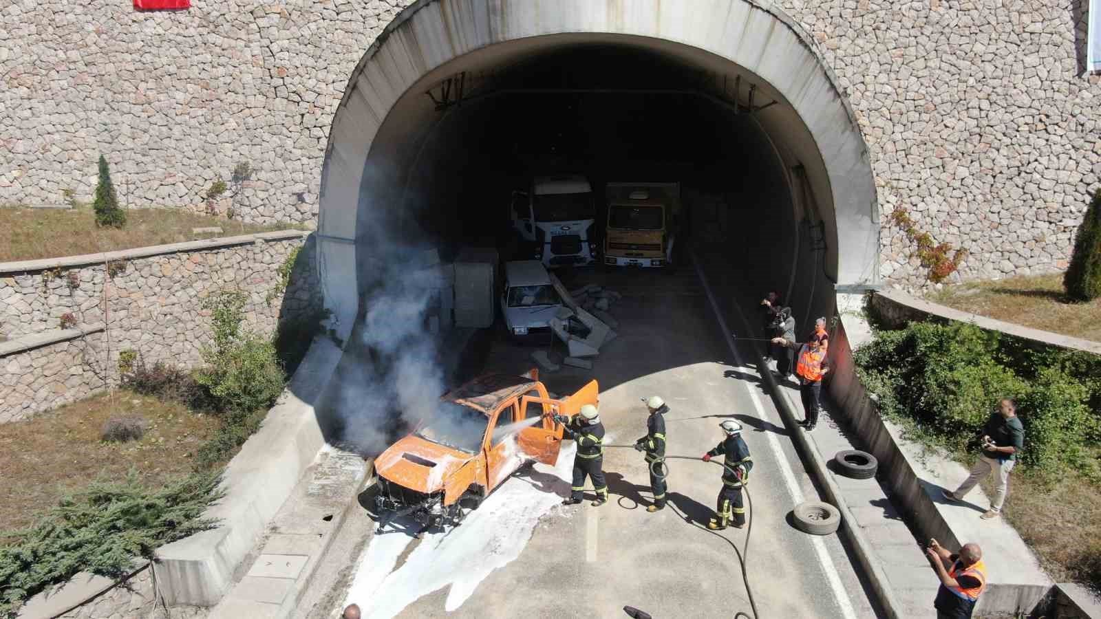 ilgaz-15-temmuz-istiklal-tuneli-nde-gercegi-aratmayan-deprem-gocuk-ve-trafik-kazasi-tatbikati