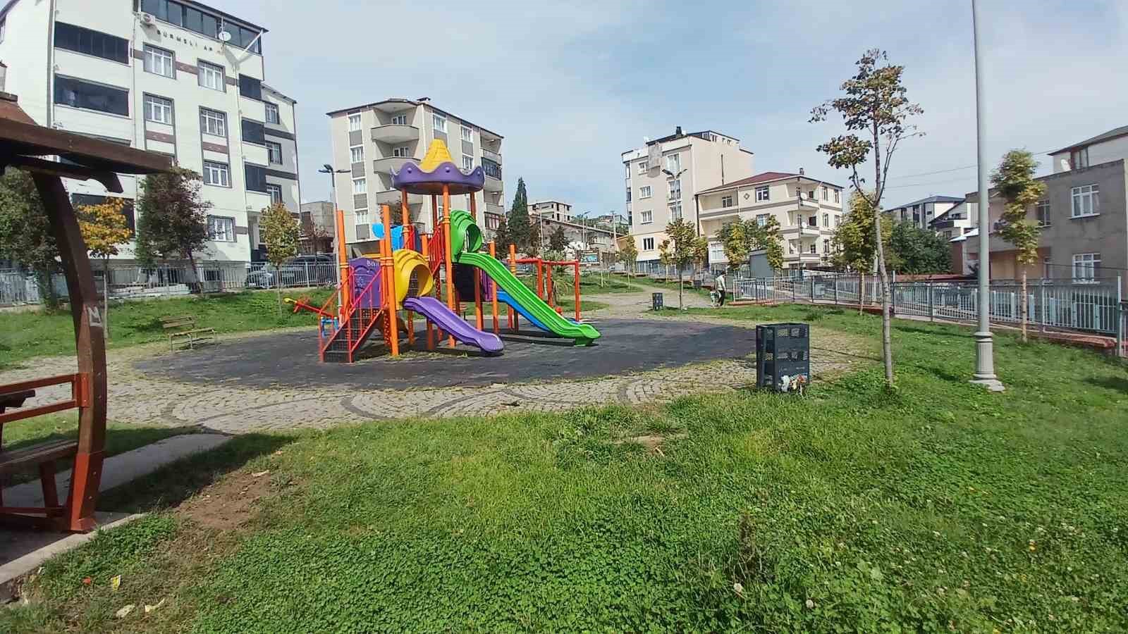 dilovasi-nda-parklar-ve-oyun-alanlari-yenileniyor