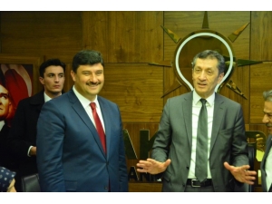 Milli Eğitim Bakanı Selçuk’tan Eğitimci Başkan Adayına Tam Destek