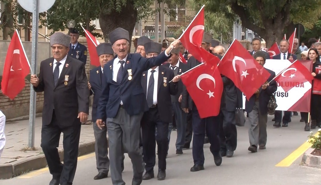 eskisehir-de-gaziler-gunu-dolayisiyla-bando-yuruyusu-yapildi