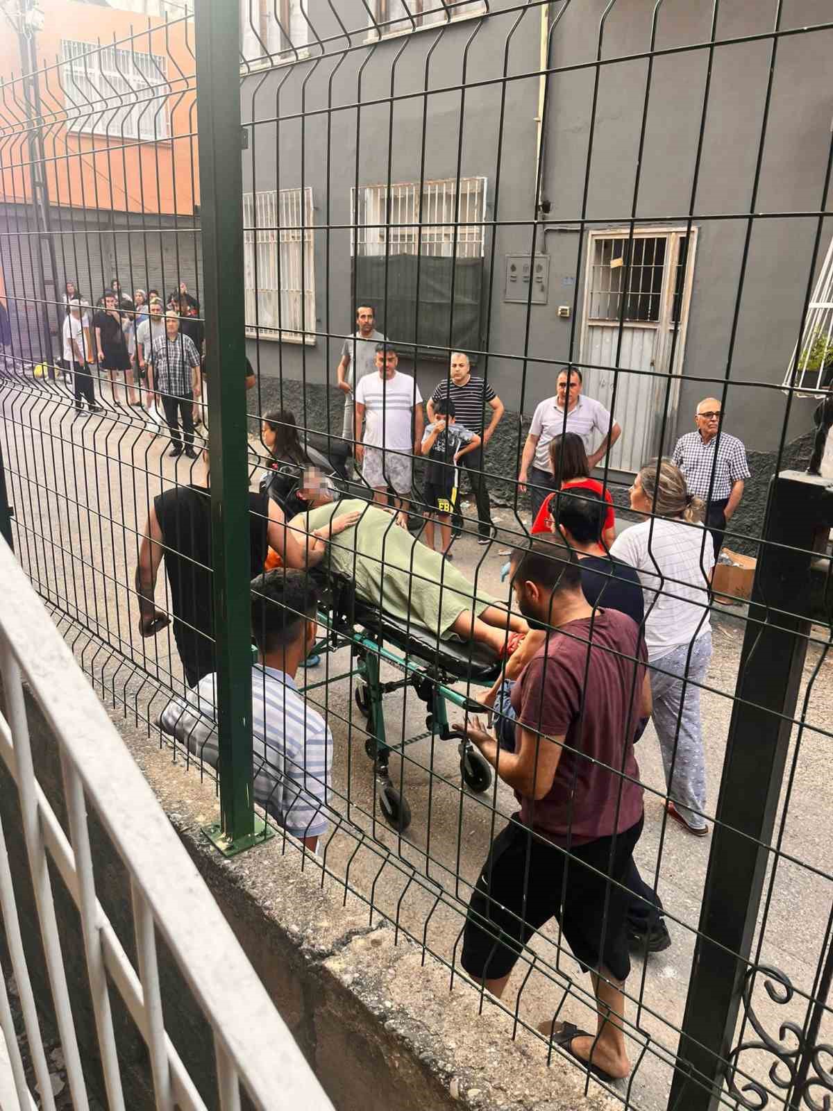 hamile-kadin-ve-oglu-yangindan-kurtarildi