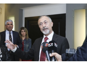 Koleksiyoner Yılmaz, 25 Yıldır Biriktirdiği Resimlerle Sergi Açtı