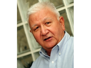 Prof. Dr. Cengiz Kuday: "Geçmeyen Baş Ağrılarını Önemseyin"