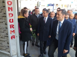 Milli Eğitim Bakanı Selçuk’tan Gölbaşı’nda Esnaf Ziyareti