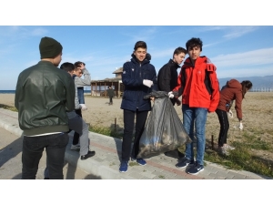 Balıkesirli Gençler Plajları Yaza Hazırlıyorlar